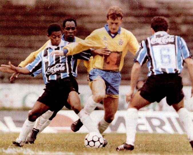 Arquivo:1993.06.24 - Grêmio 0 x 0 Pelotas - Revista Placar.jpg