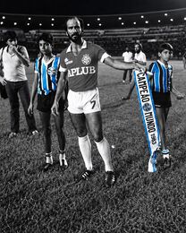 Gre-Nal das faixas: Mário Sérgio com a faixa de campeão mundial de 1983